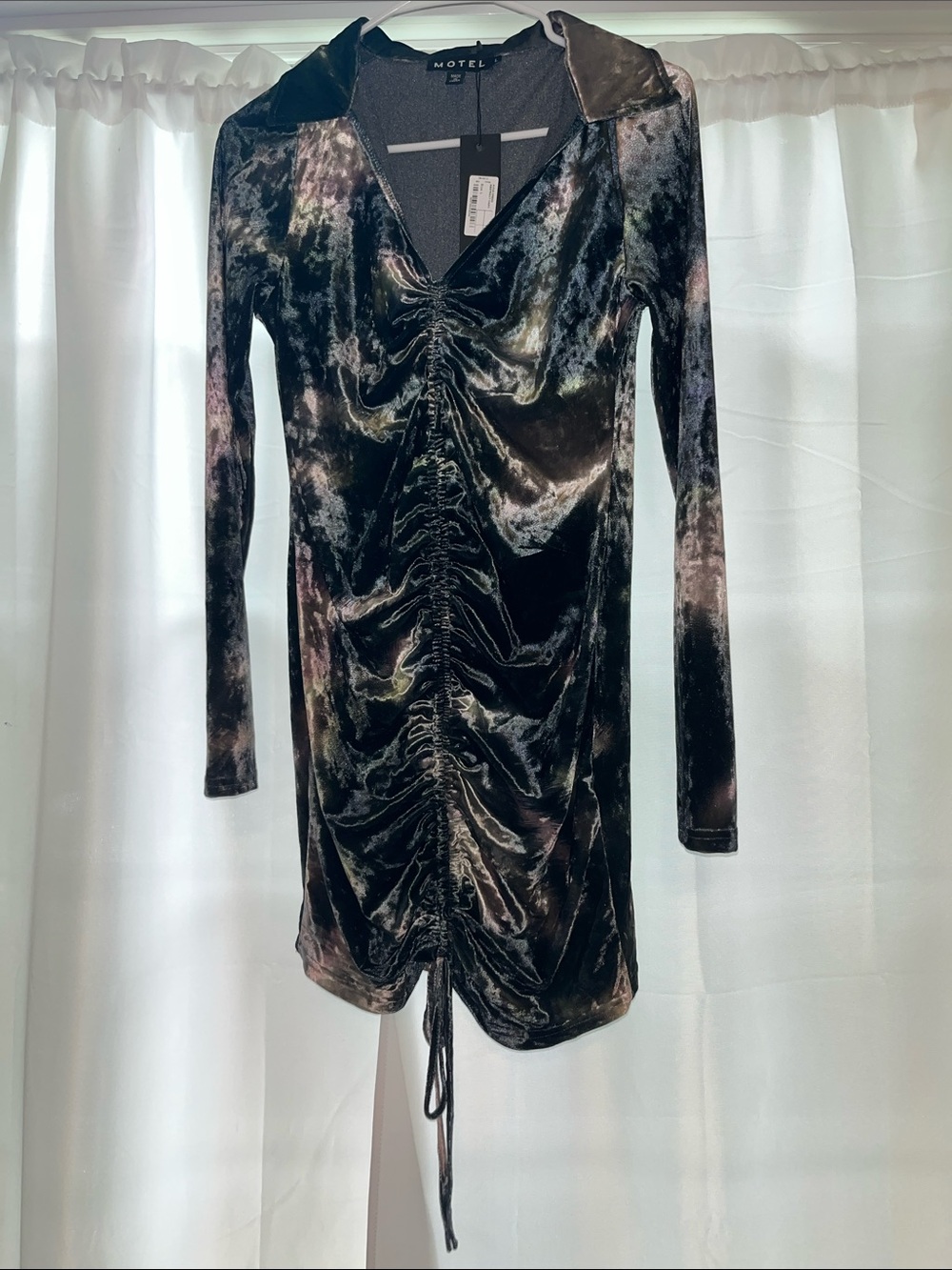 Motel Urban Outfitters Green Marble Ruched Velvet Long Sleeve Mini Dress - Picture 5 of 5